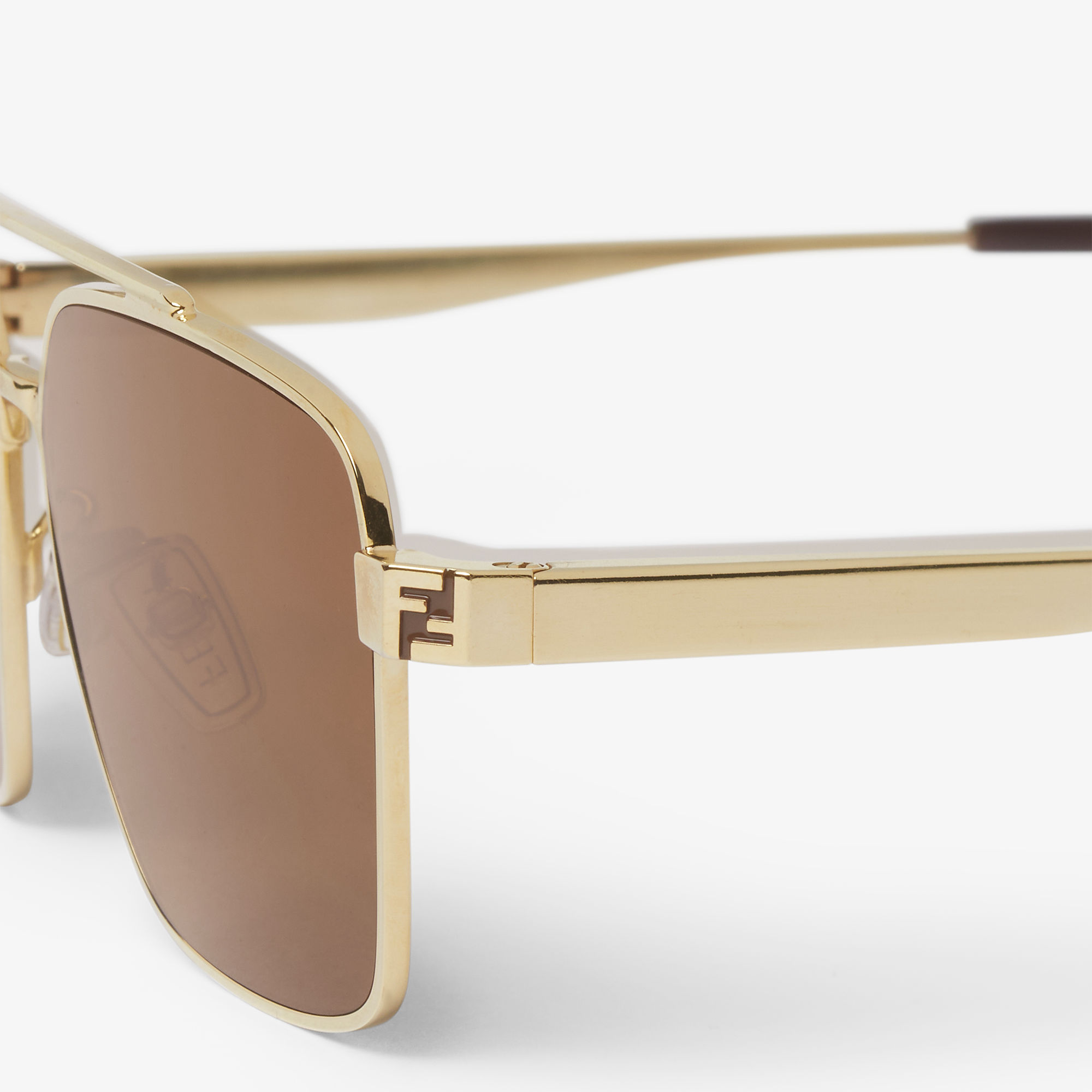 Fendi Ultra-lightweight, square pilot sunglasses made of metal | Thumbnail 3