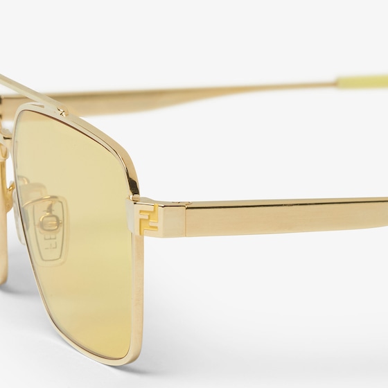 Fendi Ultra-lightweight, square pilot sunglasses made of metal | Thumbnail 3