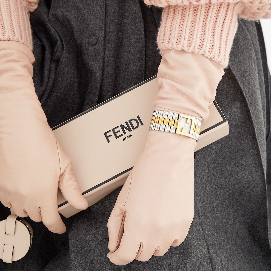 入手困難】FENDI フェンディマニア FFロゴベゼル valejornal.com.br