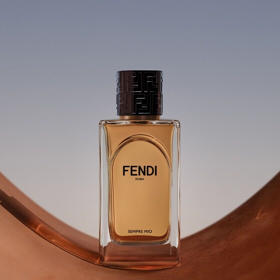 Fendi The freshness of orange blossom lemonade and the warmth | Thumbnail 2
