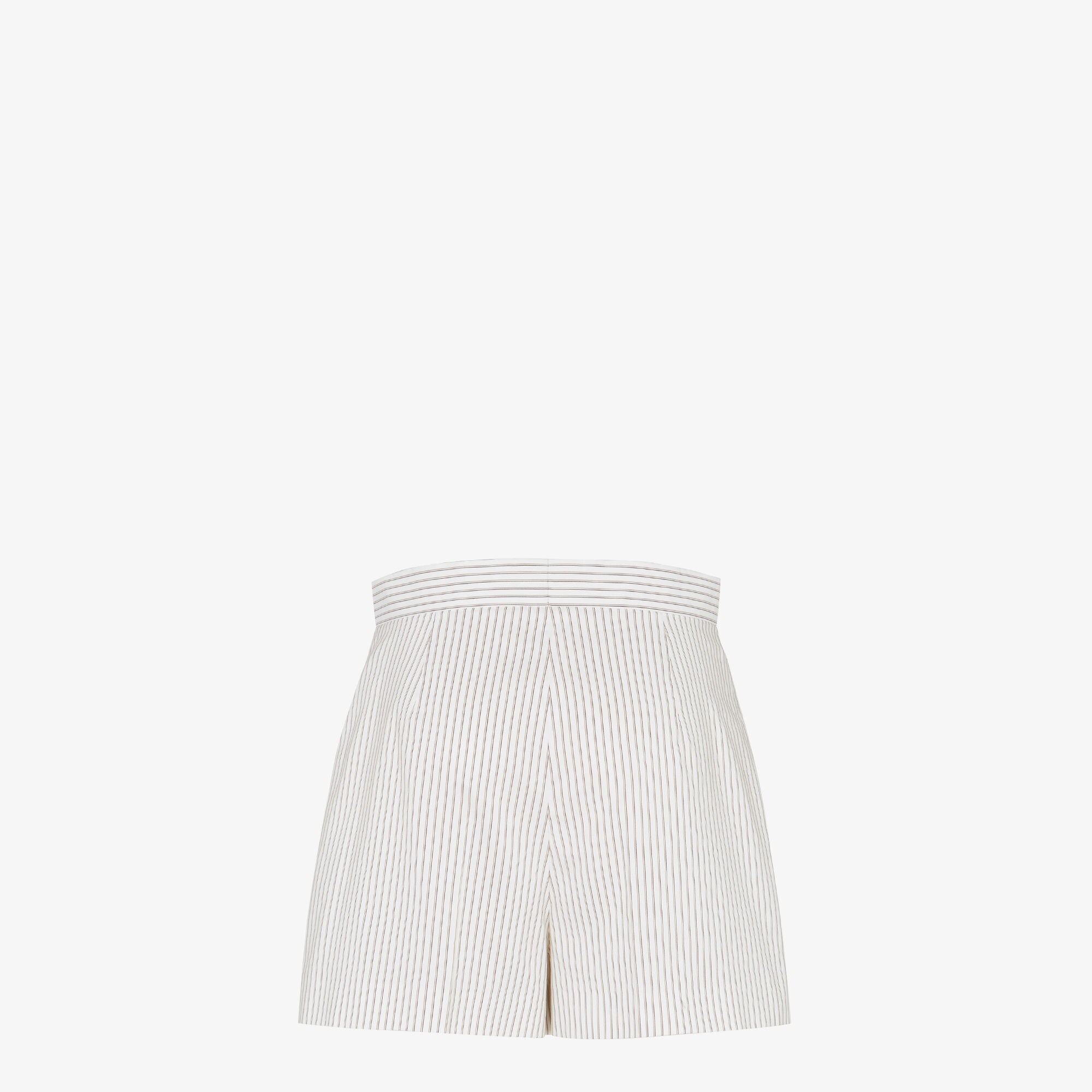 ショーツ OFF-WHITE COTTON AND VISCOSE STRIPED PATTERN SHORTS Jacquard Foliage Shorts | GUESS Canada