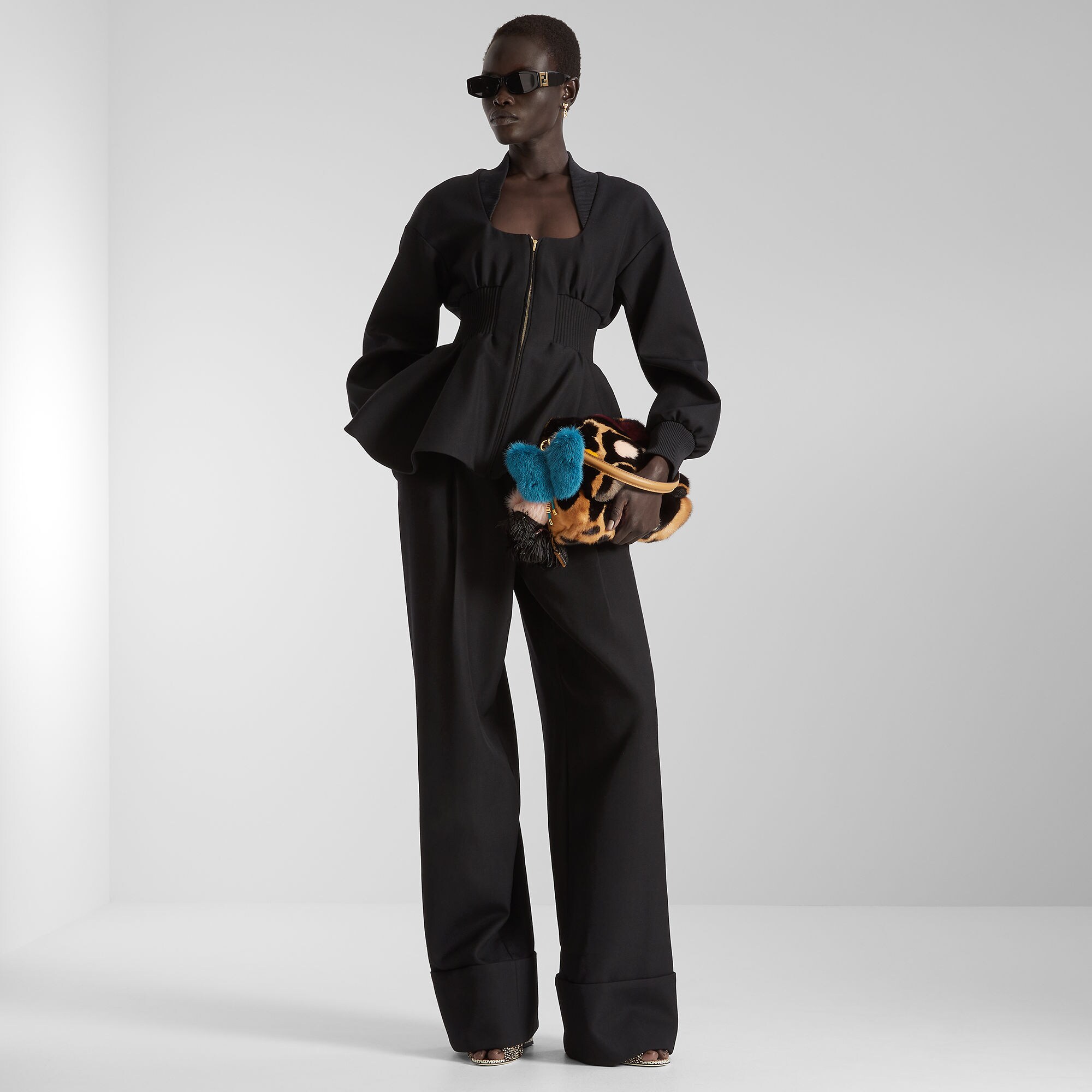 FR6673AJYFF0GME_99?wid=2000&