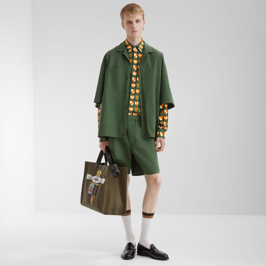シルク のウィ メンズ 向けデザイナー シャツ | FENDI JP シルク のウィ メンズ 向けデザイナー シャツ | FENDI JP