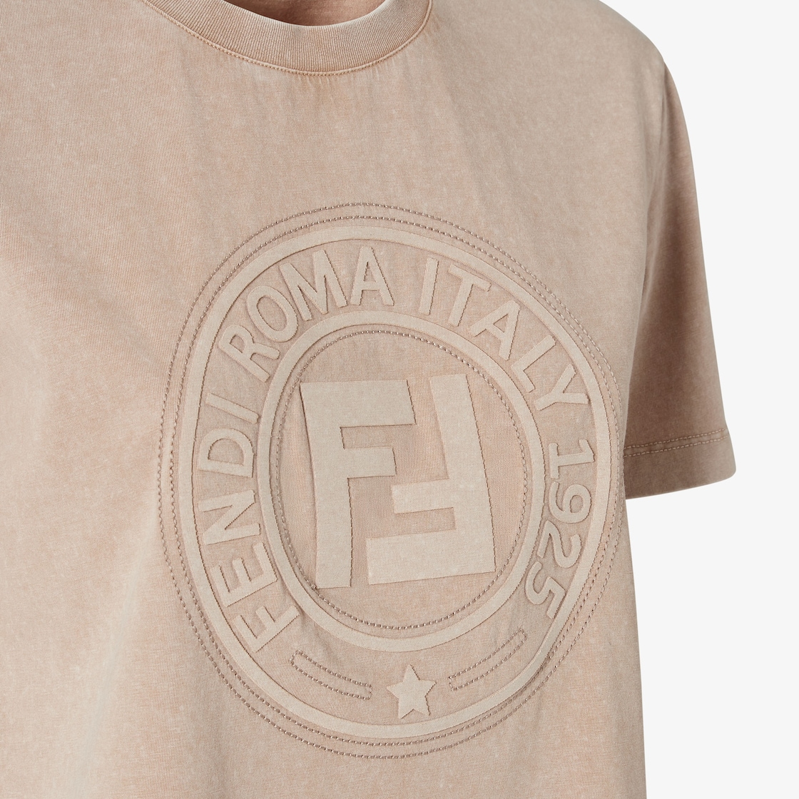 ウィメンズ デザイナー Tシャツ・スウェットシャツ | FENDI JP ウィメンズ デザイナー Tシャツ・スウェットシャツ | FENDI JP