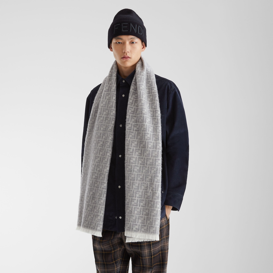 メンズ デザイナー スカーフ | FENDI JP メンズ デザイナー スカーフ | FENDI JP