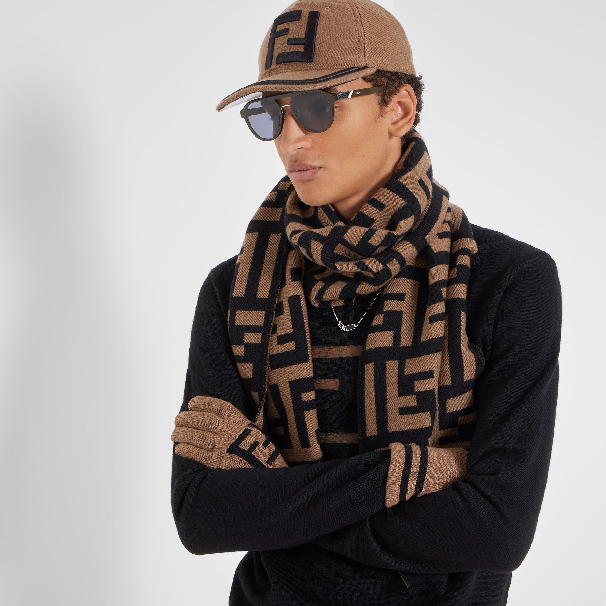 FENDI フェンディ マフラー ストール ブラウン ズッカ柄 FENDI フェンディ マフラー ストール ブラウン ズッカ柄