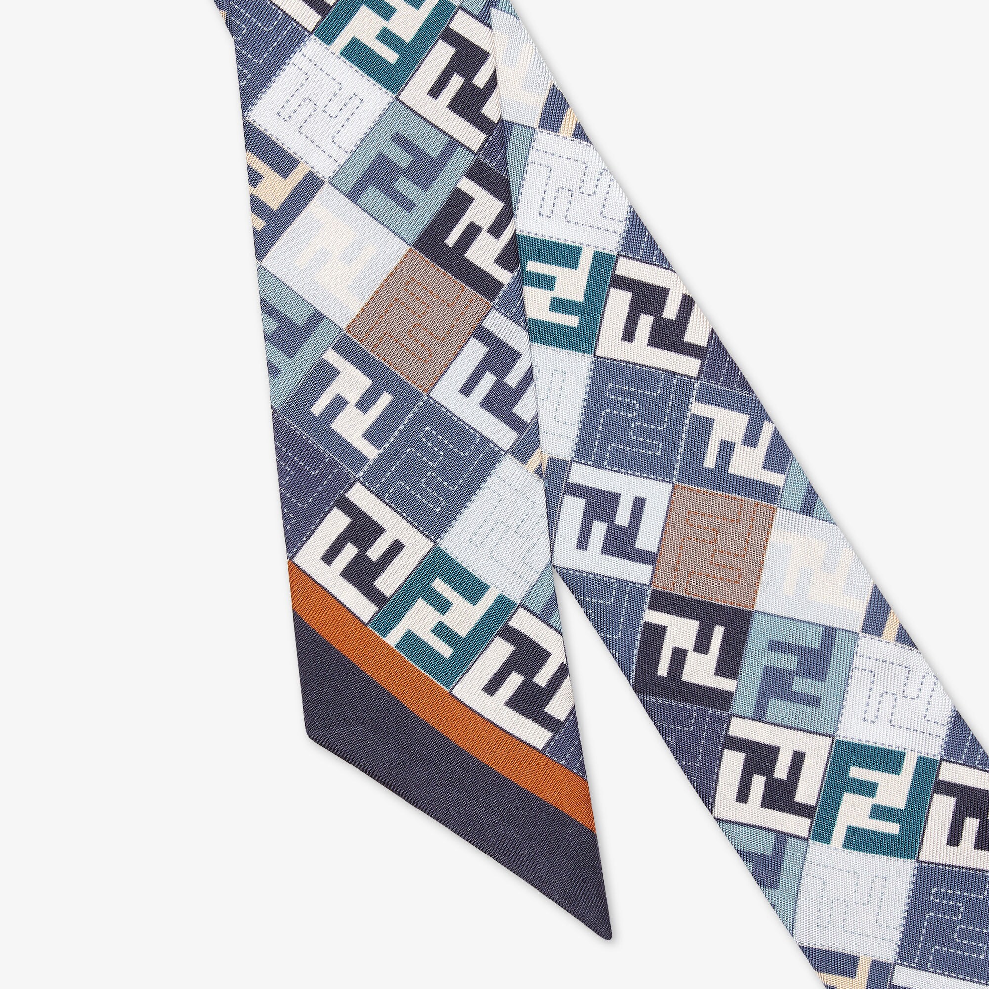 【数量限定】FENDI ラッピー ブルーFFシルク スリムスカーフ FXT011AUMDF1QVP_02?wid=2000&