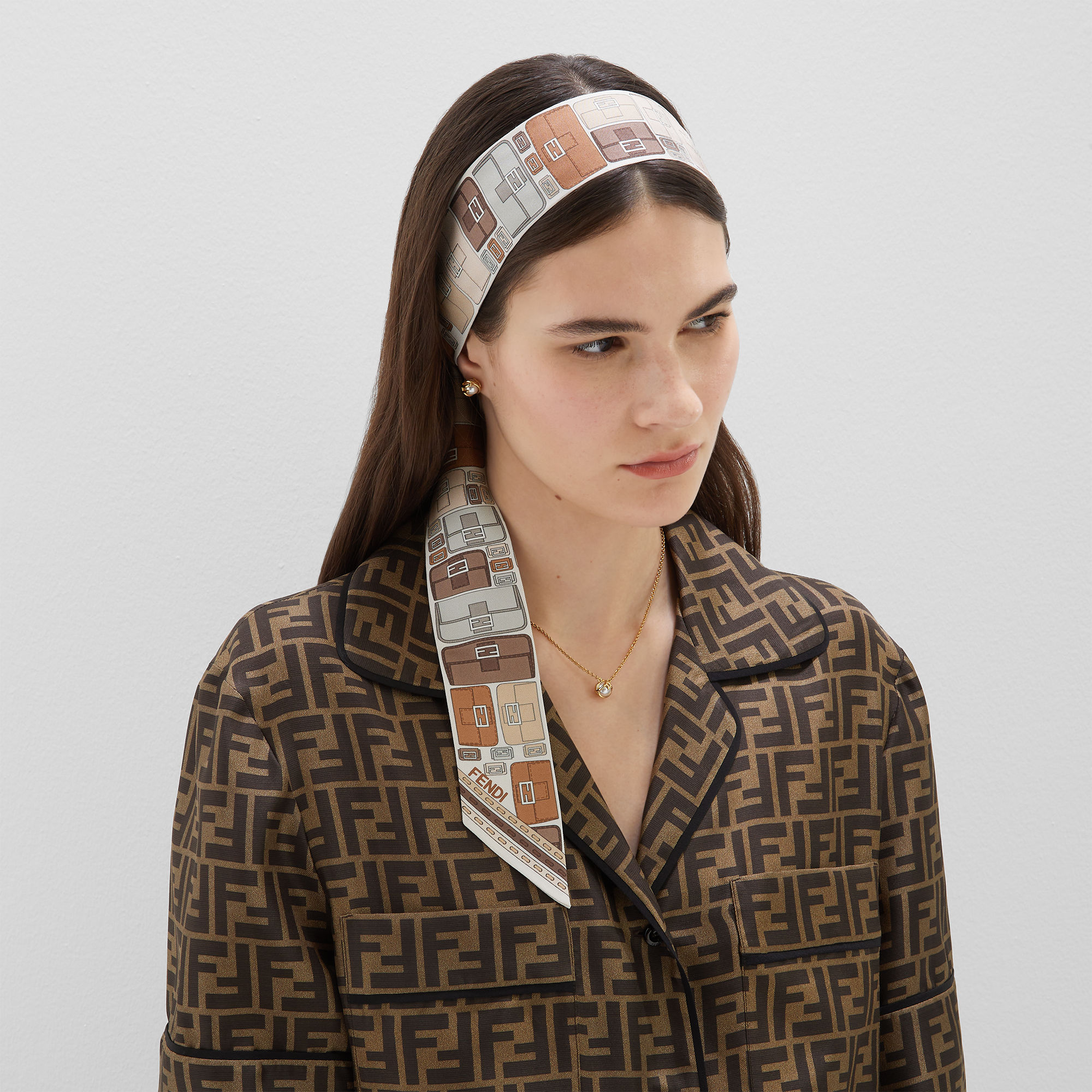 FENDI｜ (FXT011 AUME F0VG2) Wrappy Silk Beige | Fendi