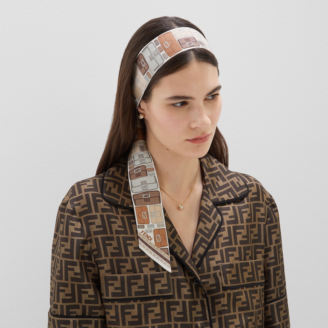 ウィメンズ デザイナー ヘアアクセサリー | FENDI JP ウィメンズ デザイナー ヘアアクセサリー | FENDI JP