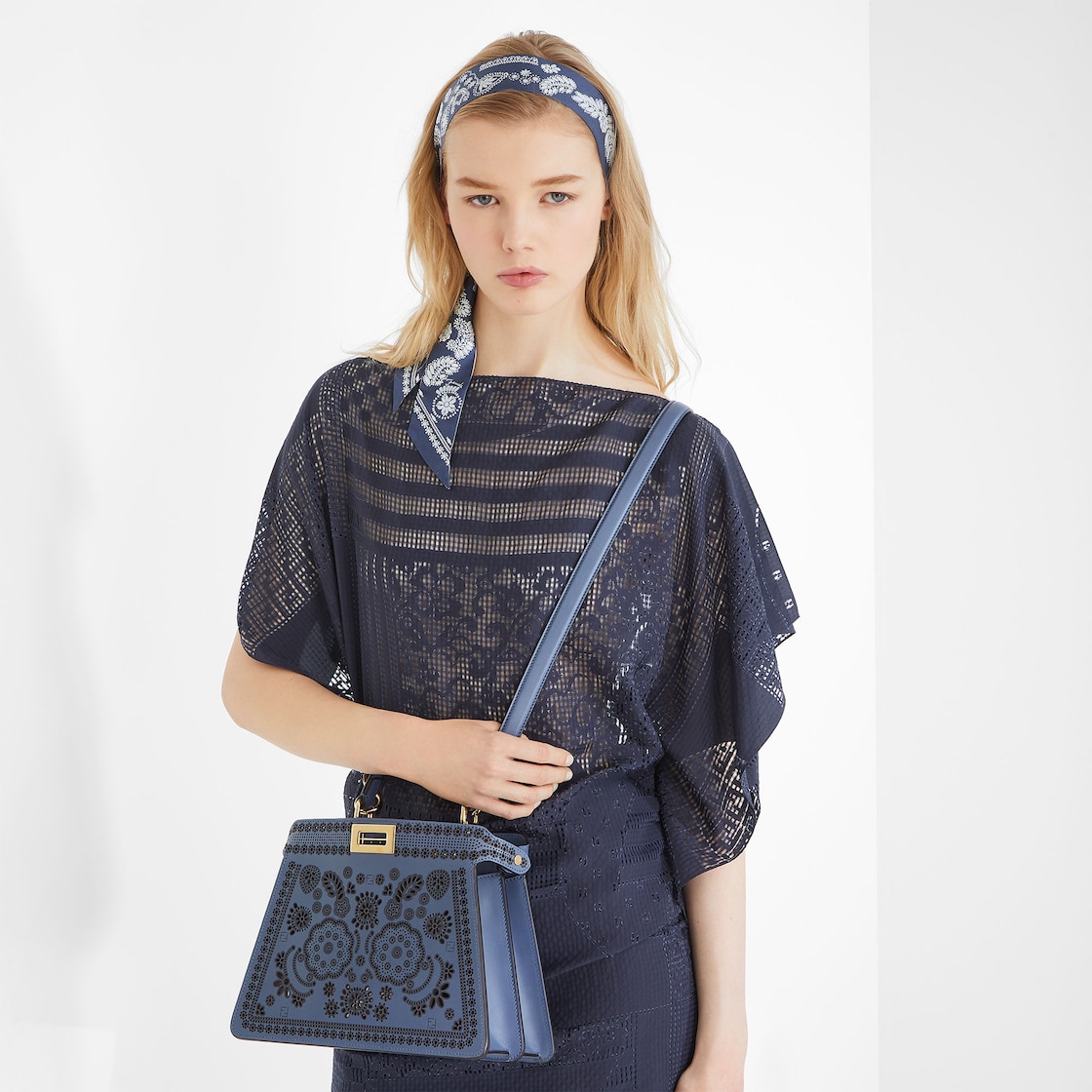 ウィメンズ デザイナー スカーフ | FENDI JP ウィメンズ デザイナー スカーフ | FENDI JP