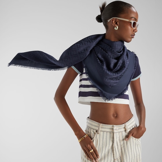 Fendi The iconic shawl is made of an organic silk and wool | Thumbnail 4