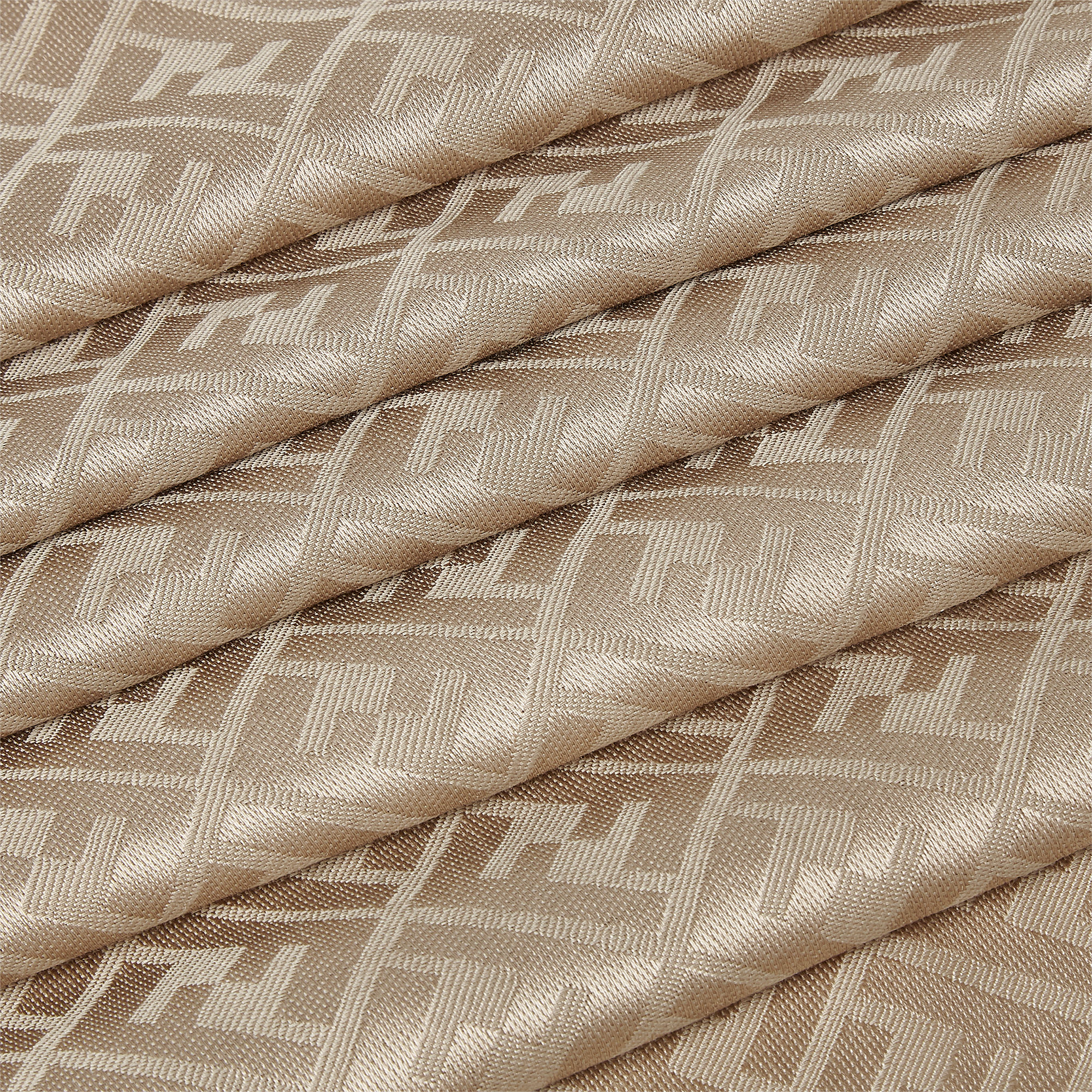 Fendi The iconic shawl is made of an organic silk and wool | Thumbnail 2