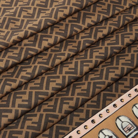 Fendi Large square shawl made of a soft wool and silk blend | Thumbnail 2