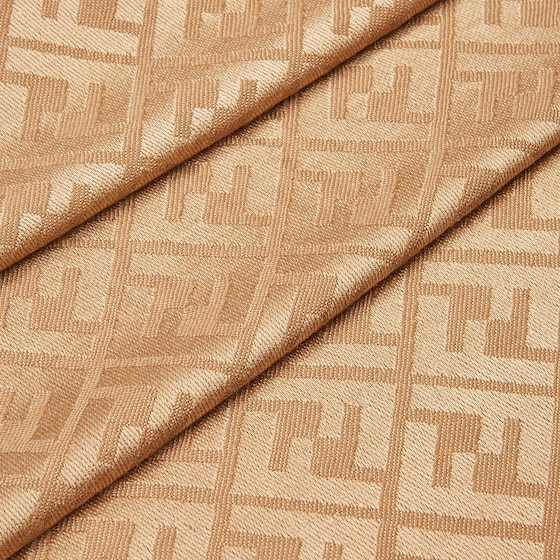 Fendi The iconic shawl is made of an organic silk and wool | Thumbnail 2