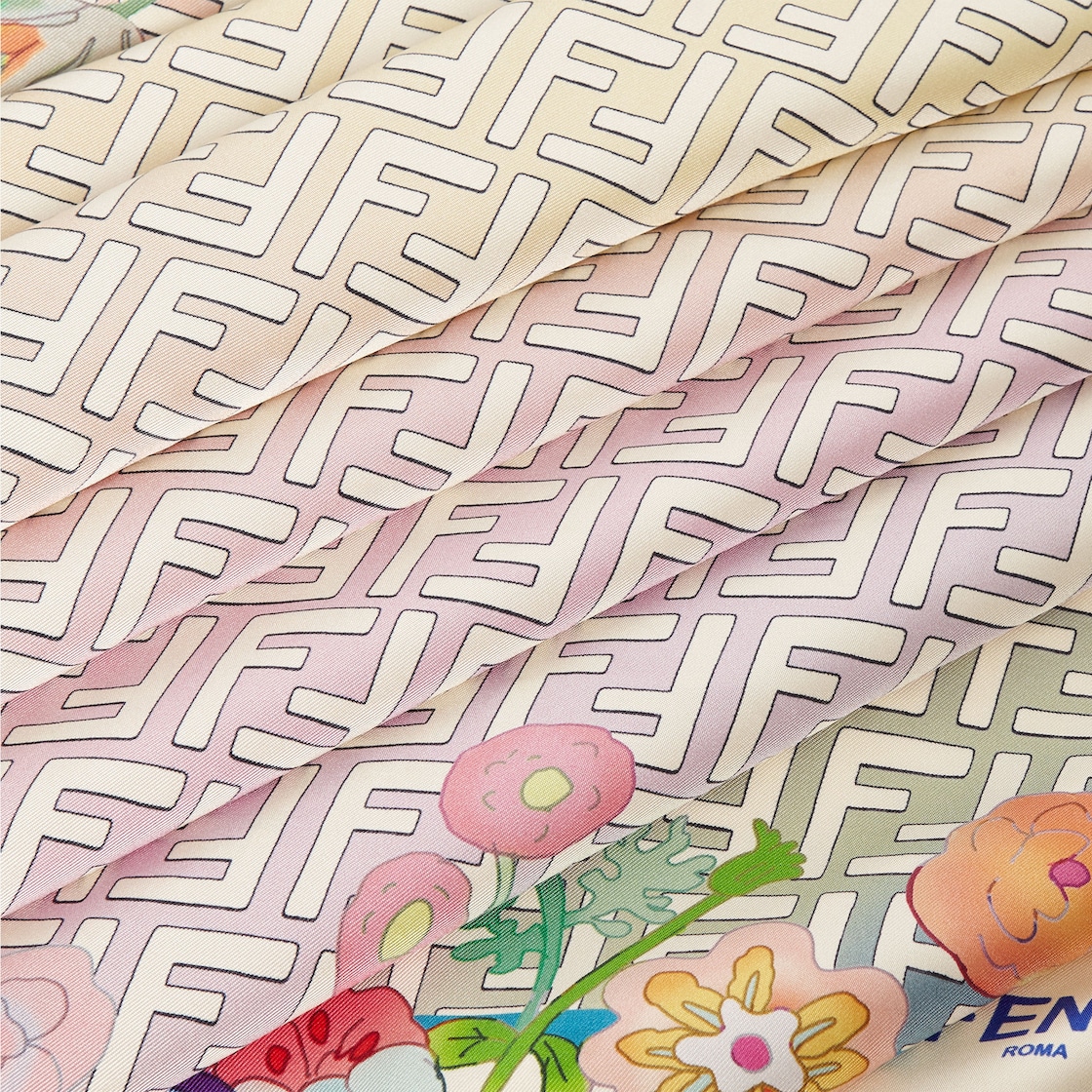 ファンタスティック フェンディ フューチャー スカーフ