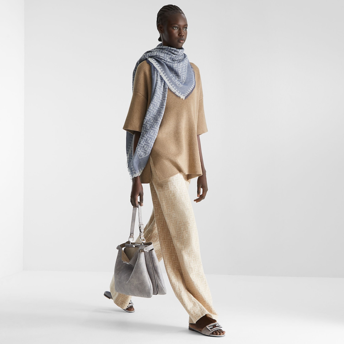 ウィメンズ デザイナー マフラー・ポンチョ | FENDI JP ウィメンズ デザイナー マフラー・ポンチョ | FENDI JP