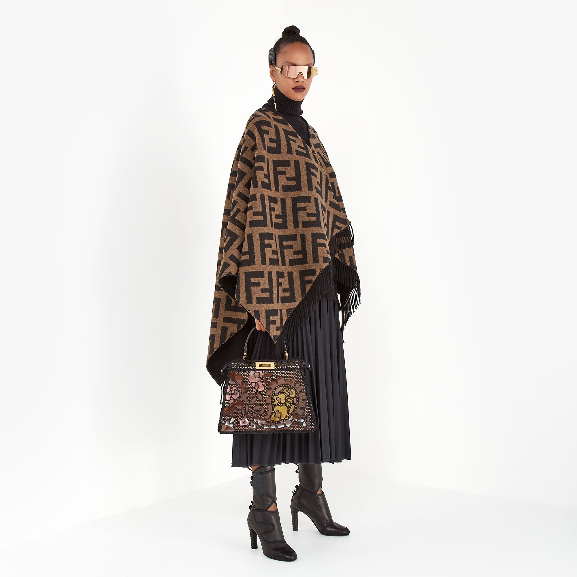 Fendi poncho black and white best sale