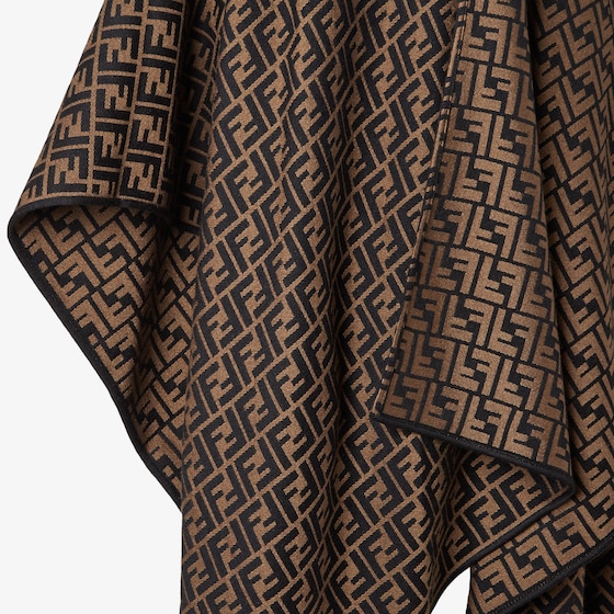 Fendi Lightweight poncho with enveloping volumes | Thumbnail 3