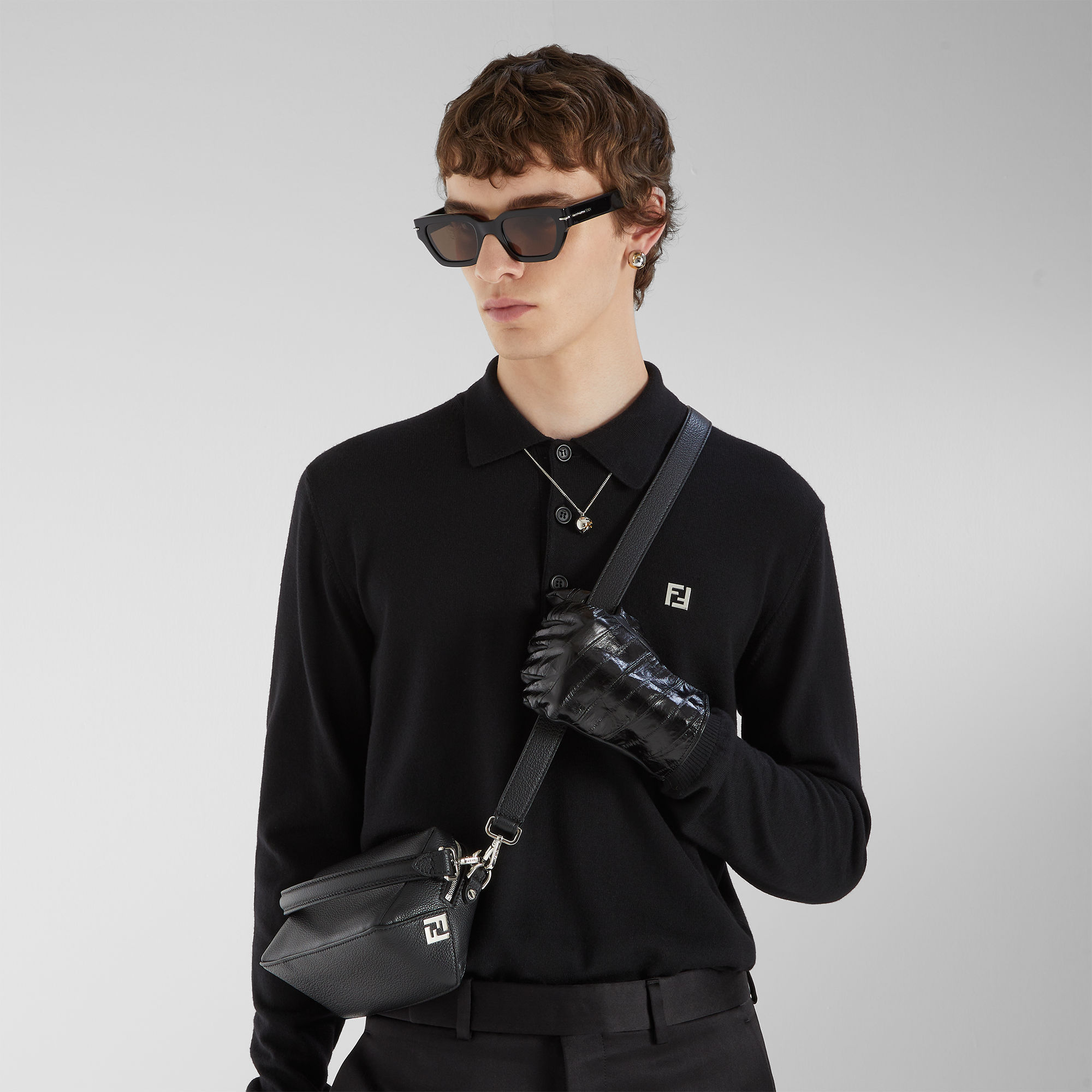 手袋 プレシャスレザー ブラック | Fendi