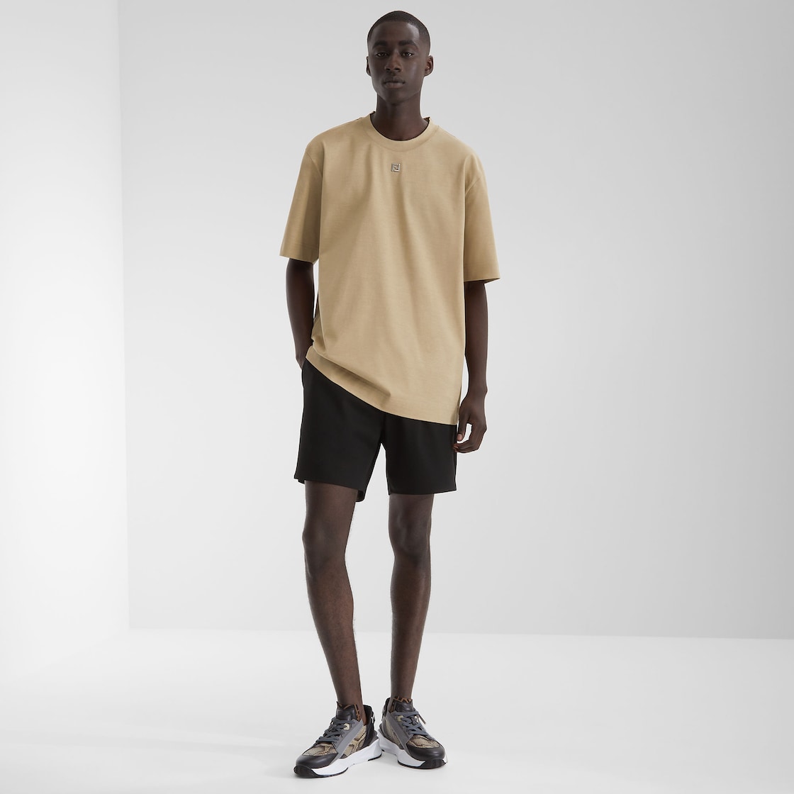 メンズ デザイナー Tシャツ | FENDI JP メンズ デザイナー Tシャツ | FENDI JP