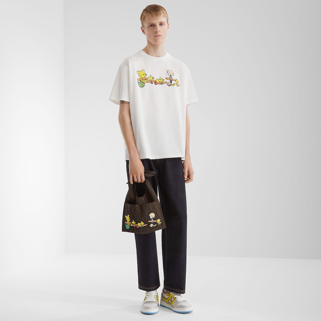 ホワイト のウィ メンズ 向けデザイナー Tシャツ | FENDI JP ホワイト のウィ メンズ 向けデザイナー Tシャツ | FENDI JP