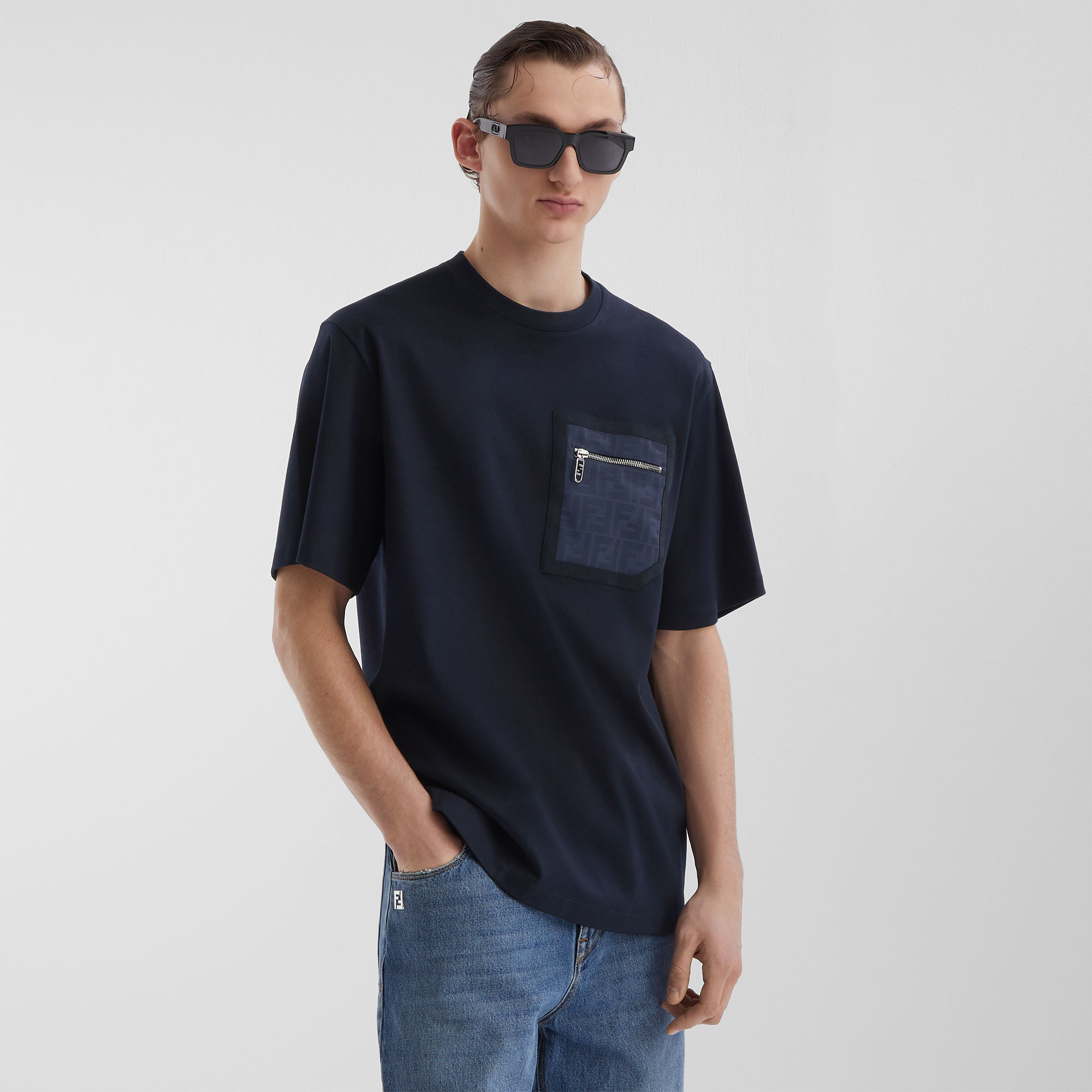 Fendi Skater-style T-shirt with zipped patch pocket on the chest | Thumbnail 4
