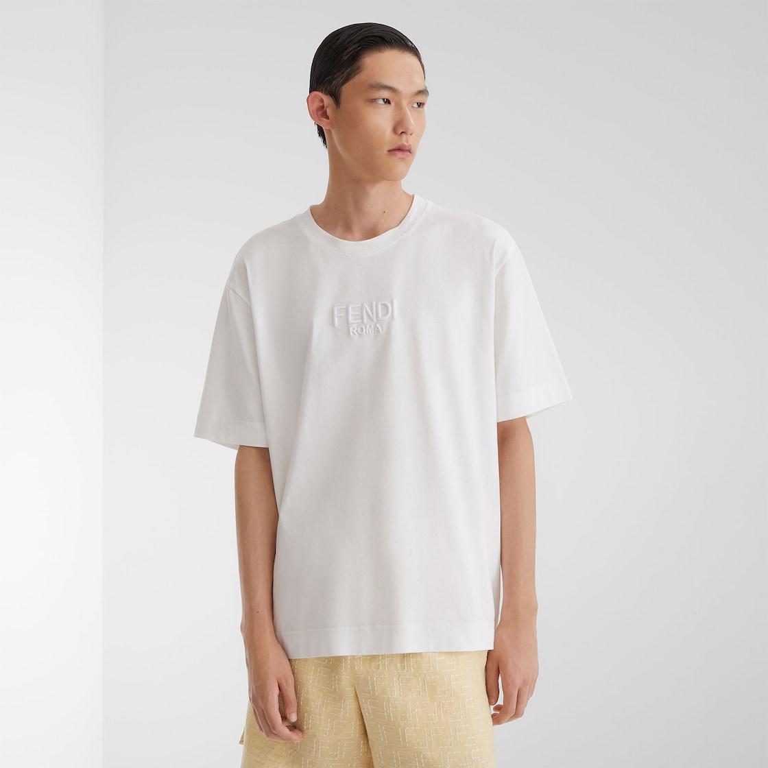 ホワイト のウィ メンズ 向けデザイナー Tシャツ | FENDI JP ホワイト のウィ メンズ 向けデザイナー Tシャツ | FENDI JP