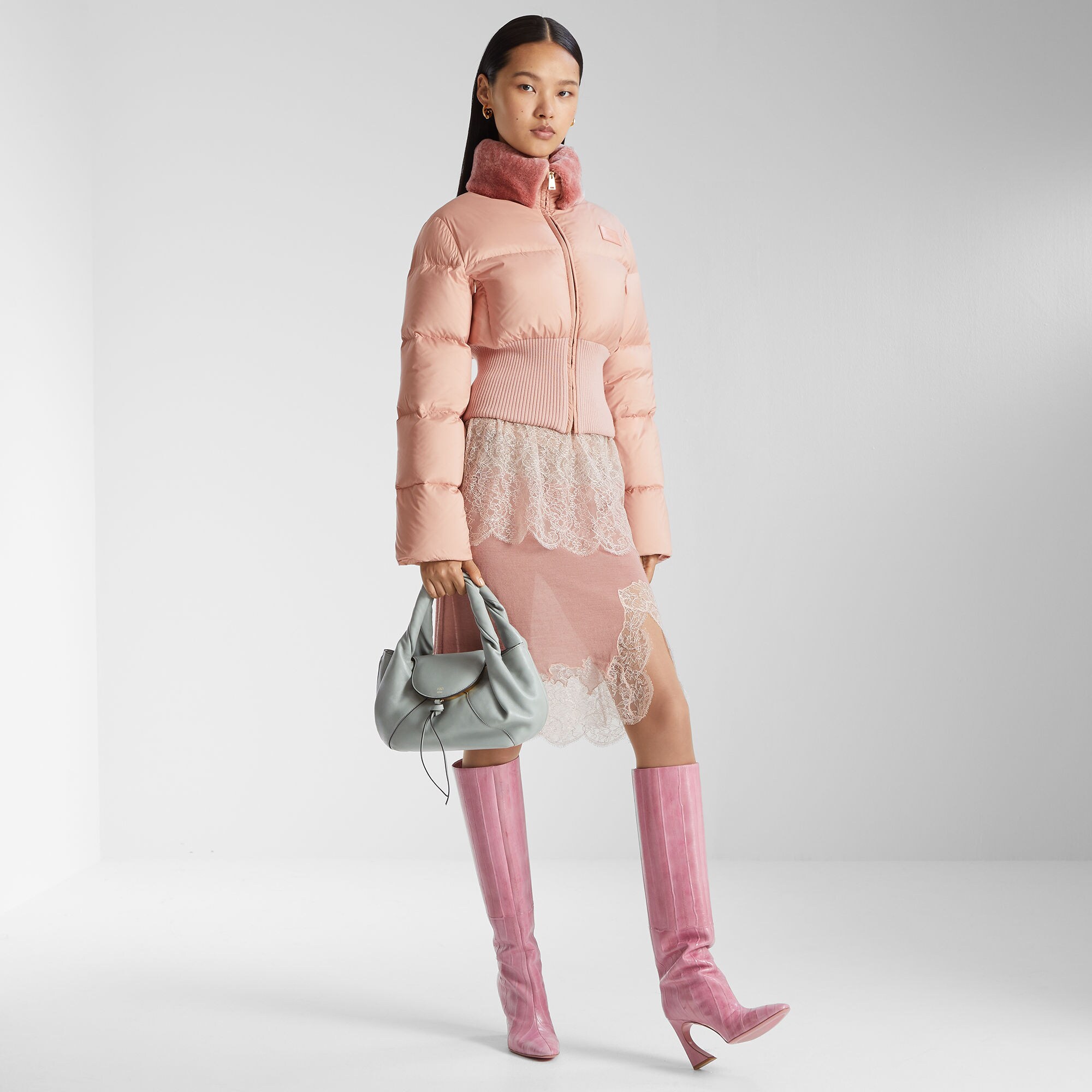 スカート Fendi Light pink satin skirt Fendi Asymmetric silk satin midi skirt Fendi