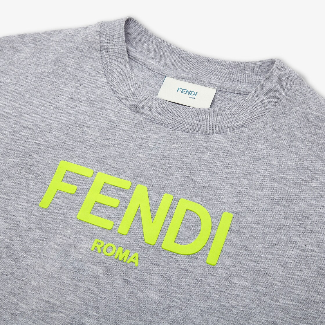 Fendi sweatshirt real vs fake. How to spot fake Fendi Roma shirt