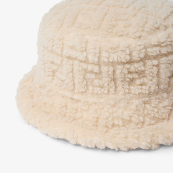 Fendi Beige teddy-effect wool junior cloche hat with tone-on-tone | Thumbnail 2