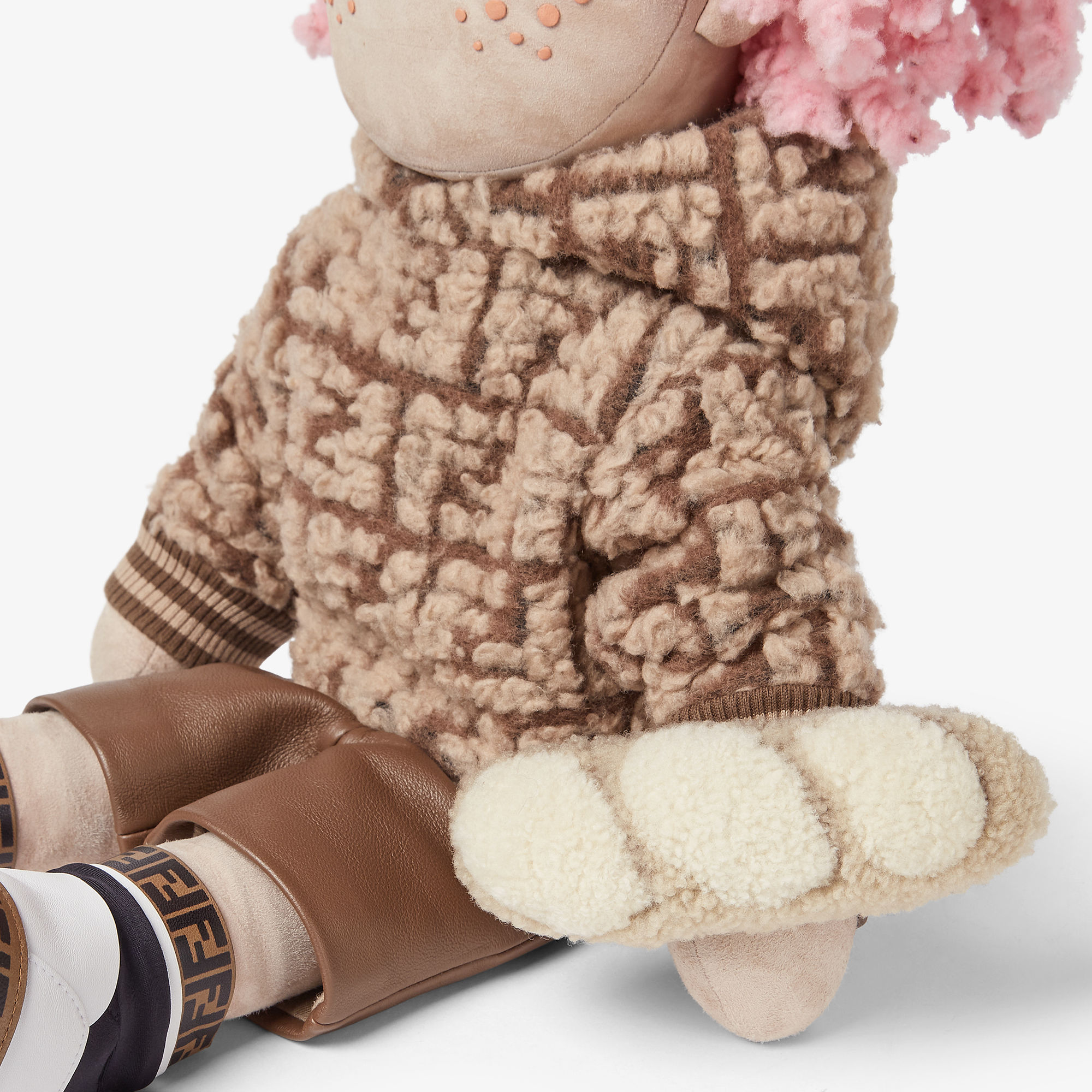 JUS041AP0WF1LY7_03?wid=2000&